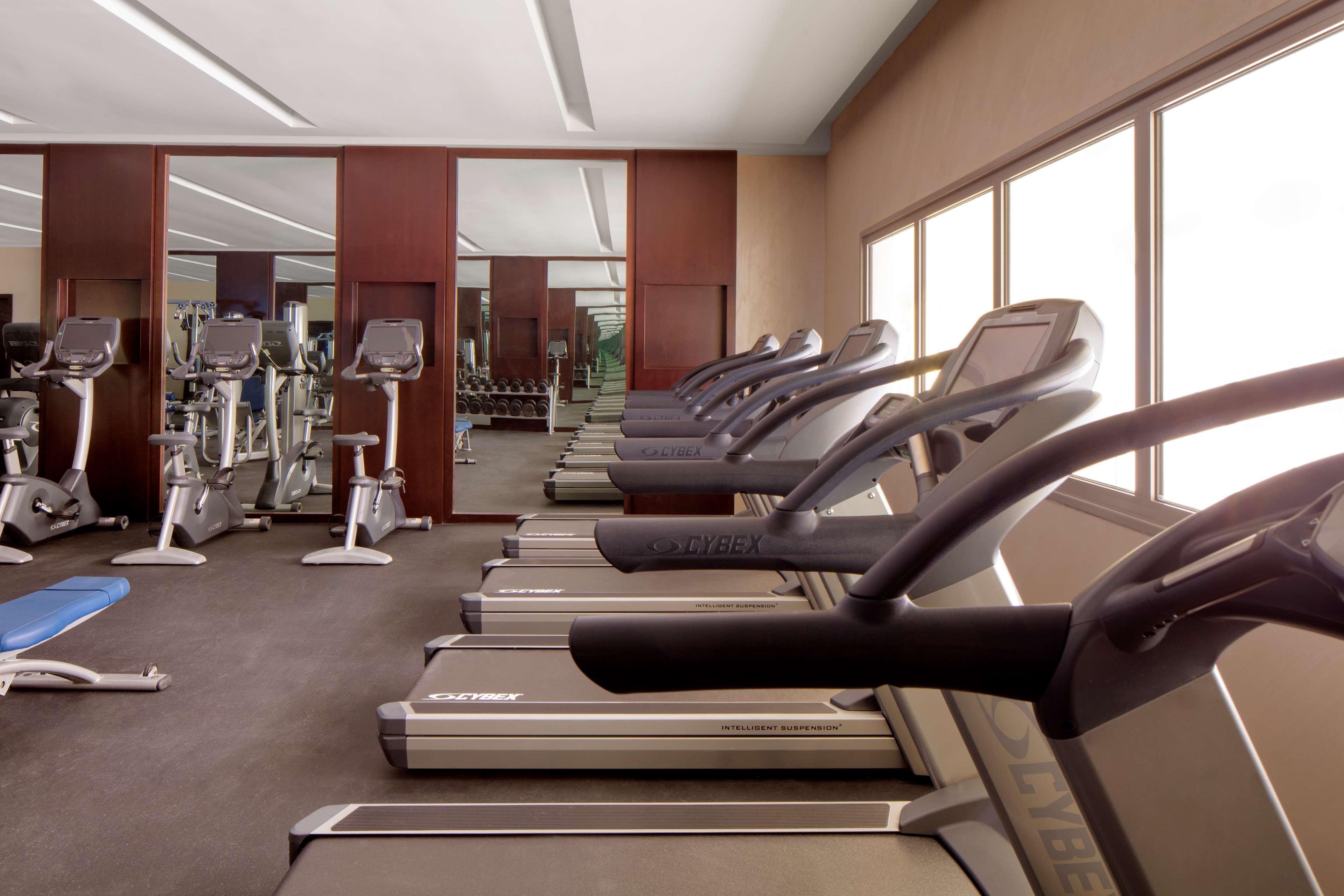 Radisson Blu Hotel & Resort, Szohár Kültér fotó The gym at the hotel
