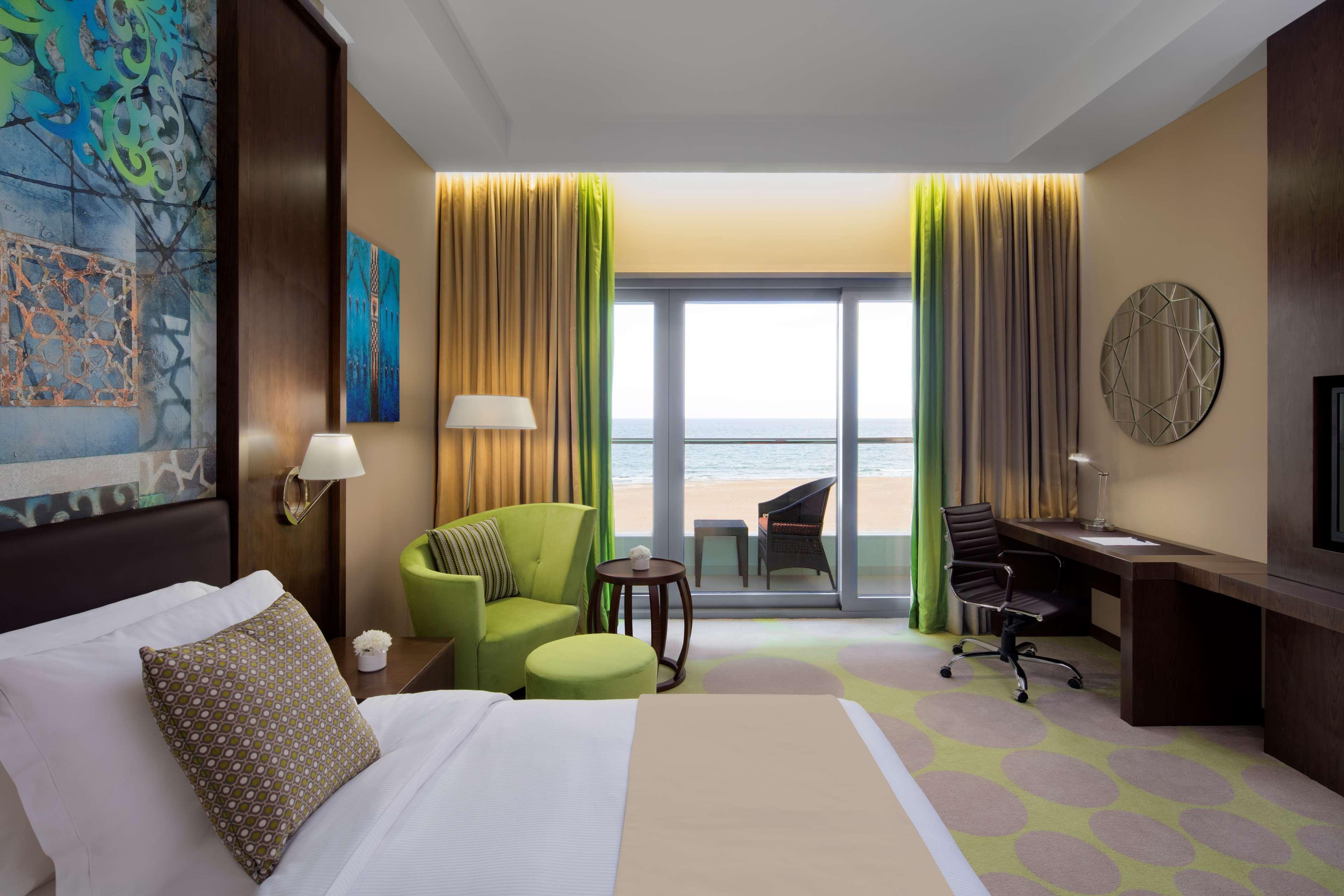 Radisson Blu Hotel & Resort, Szohár Kültér fotó Deluxe room