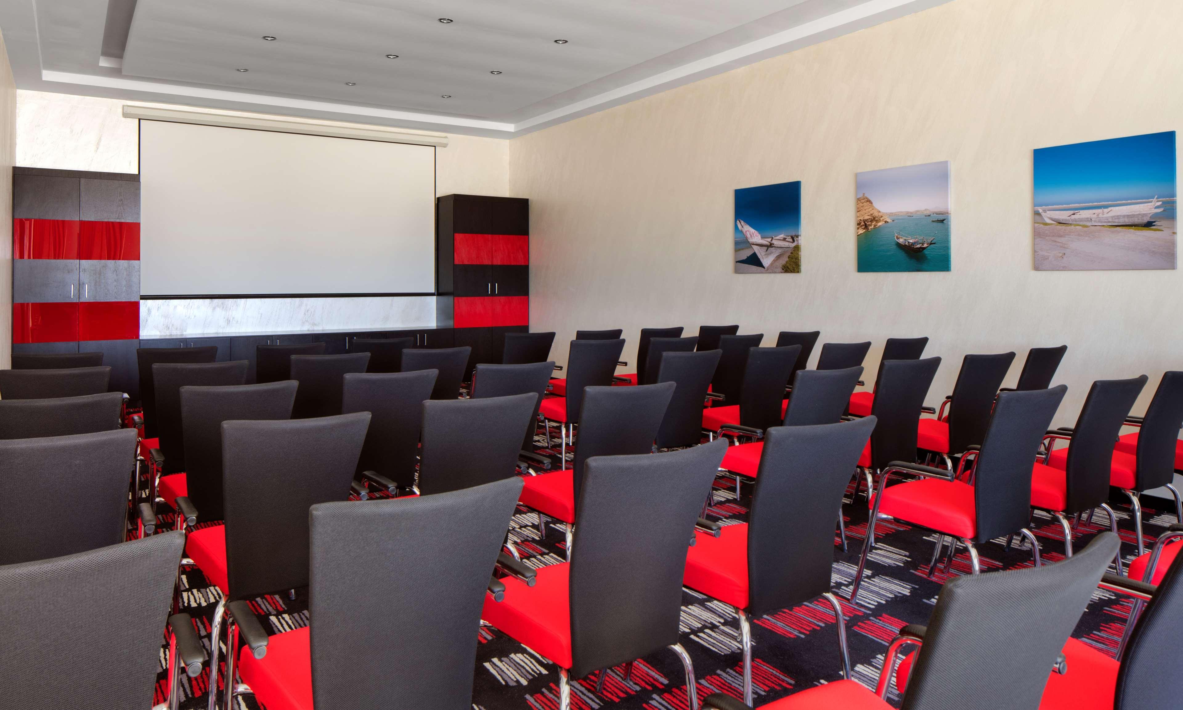Radisson Blu Hotel & Resort, Szohár Kültér fotó Meeting room