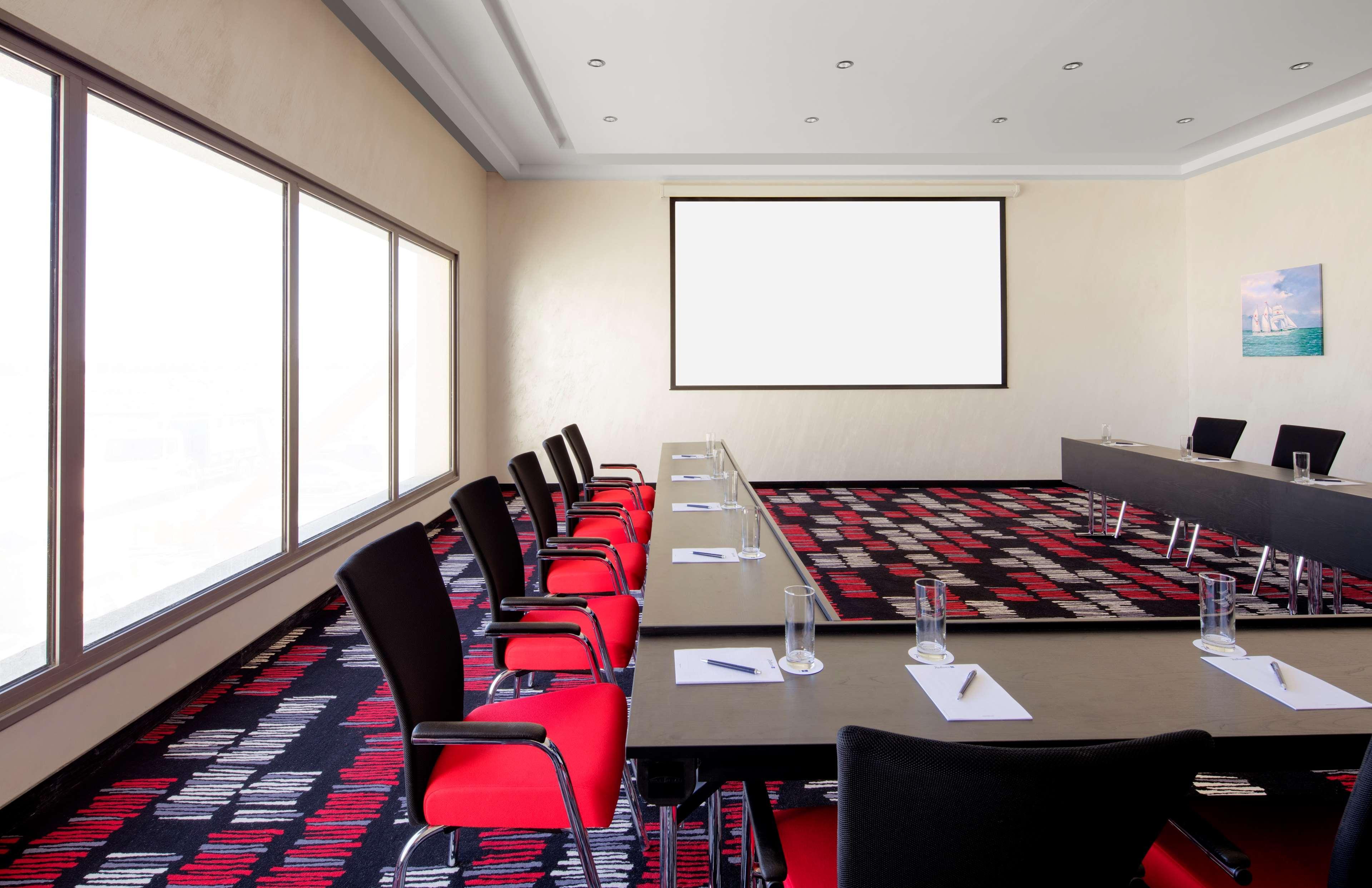 Radisson Blu Hotel & Resort, Szohár Kültér fotó Meeting room