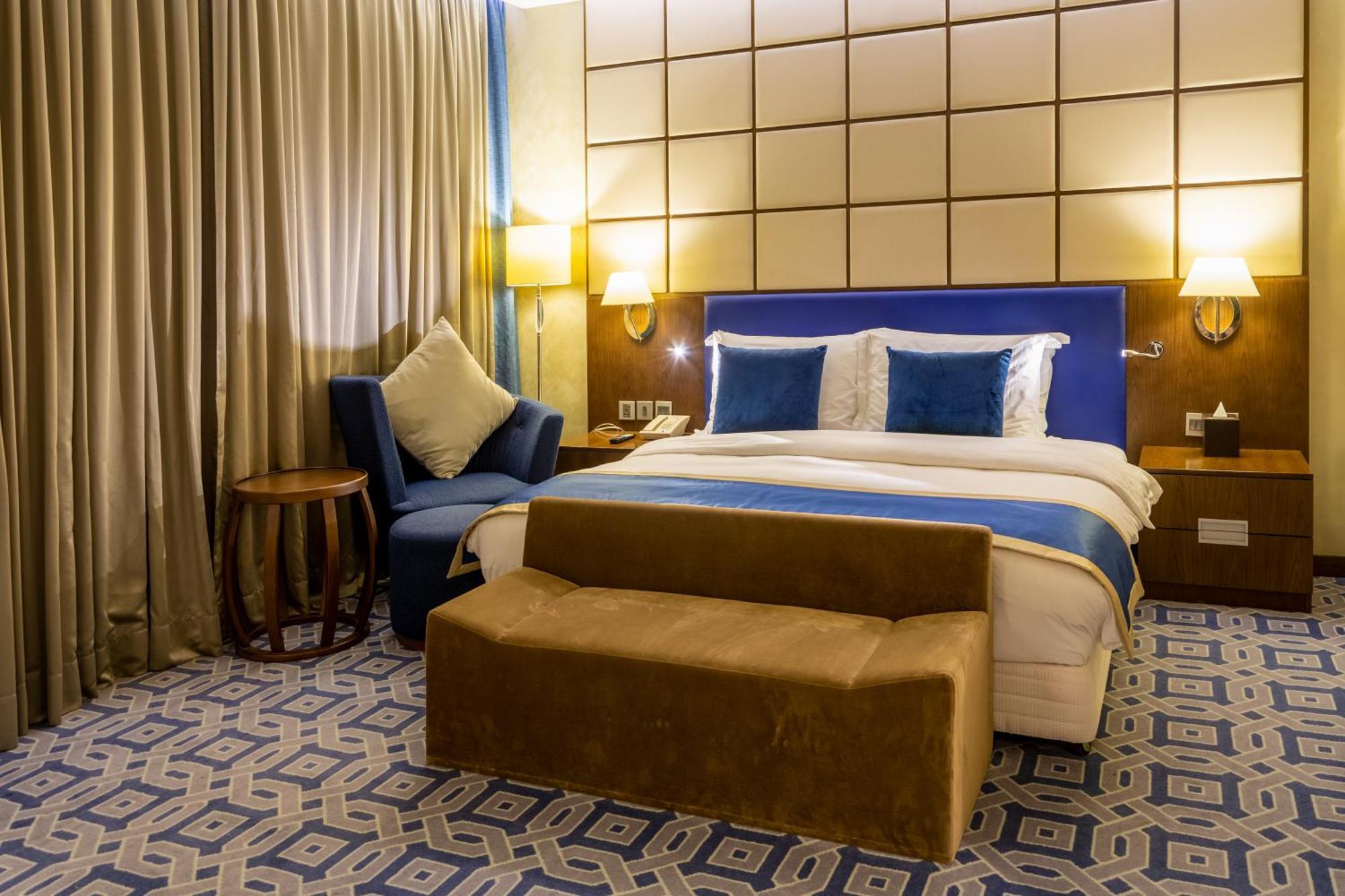Radisson Blu Hotel & Resort, Szohár Kültér fotó A bedroom at the hotel