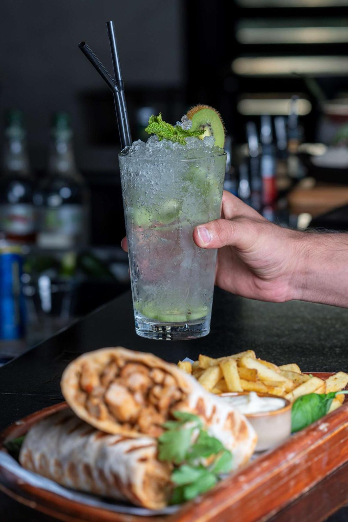 Radisson Blu Hotel & Resort, Szohár Kültér fotó A caipirinha
