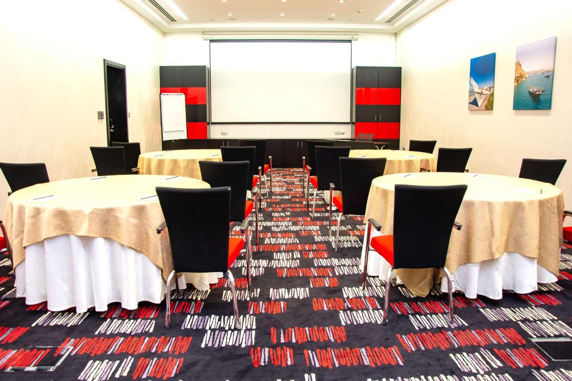 Radisson Blu Hotel & Resort, Szohár Kültér fotó Meeting room