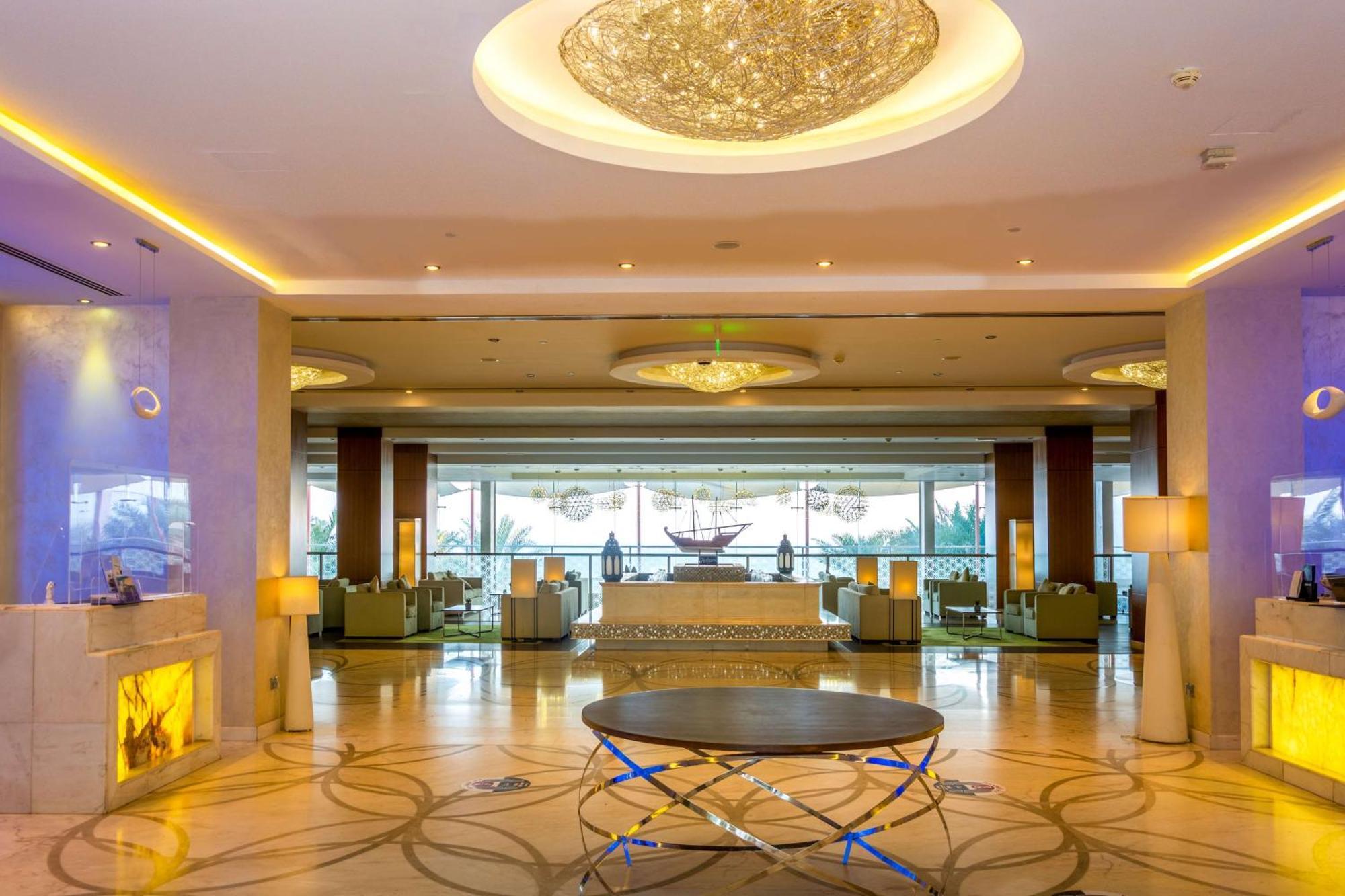 Radisson Blu Hotel & Resort, Szohár Kültér fotó Lobby