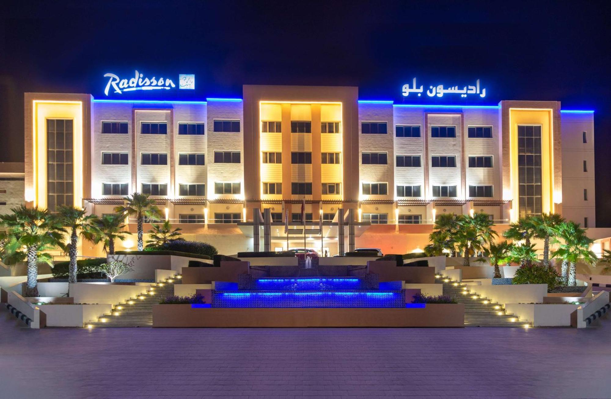 Radisson Blu Hotel & Resort, Szohár Kültér fotó Radisson Blu Hotel, Riyadh