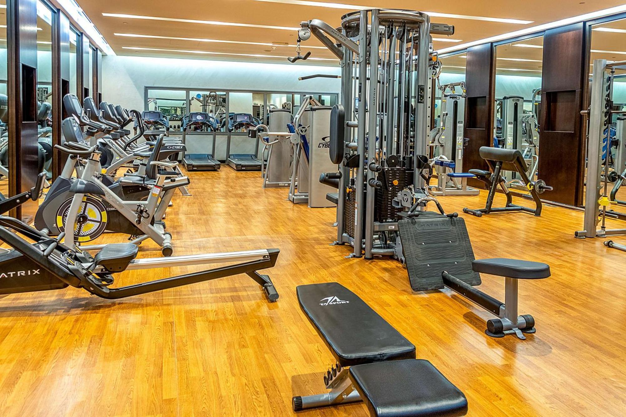 Radisson Blu Hotel & Resort, Szohár Kültér fotó A gym in a hotel