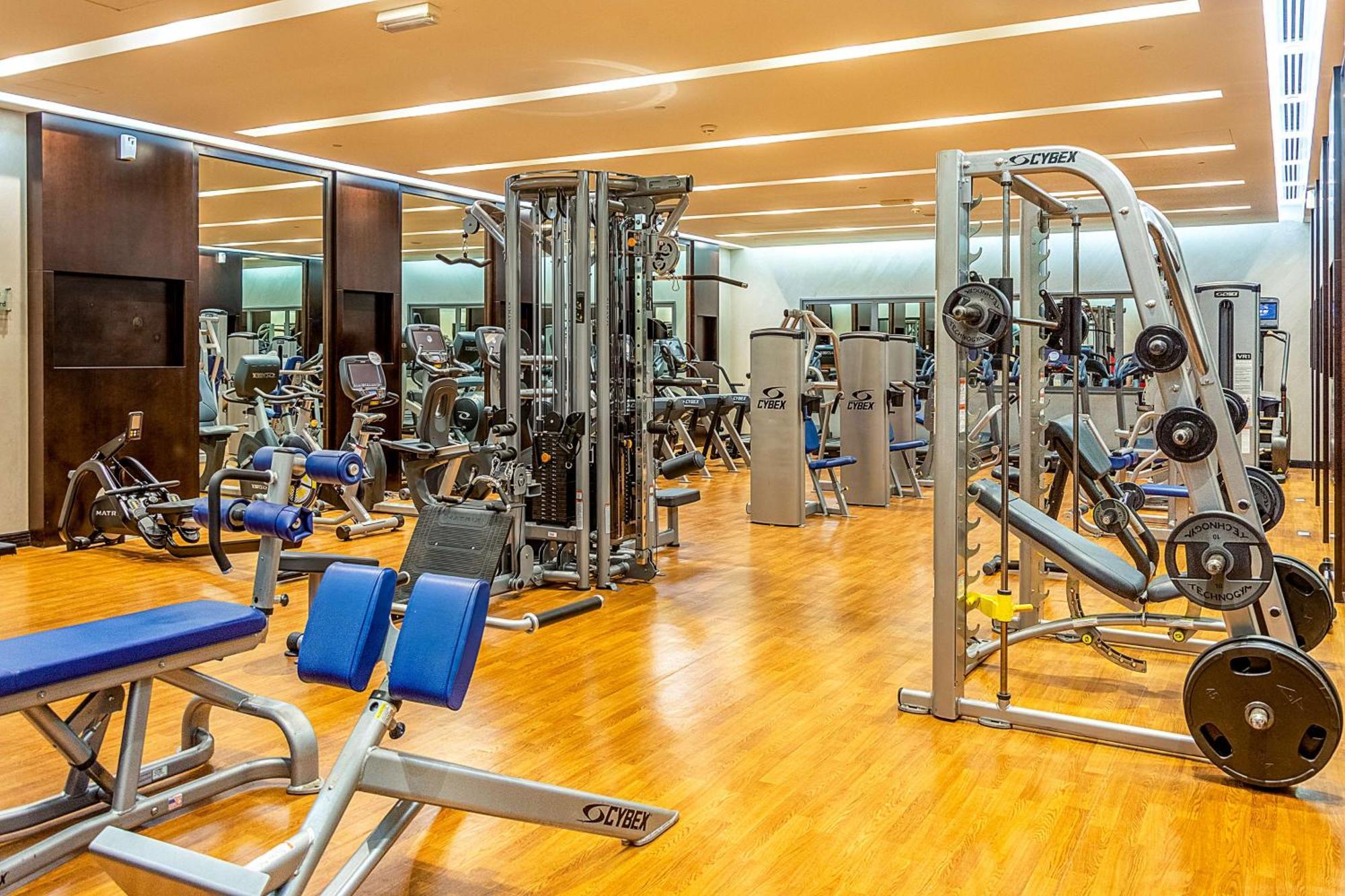 Radisson Blu Hotel & Resort, Szohár Kültér fotó The gym at the hotel
