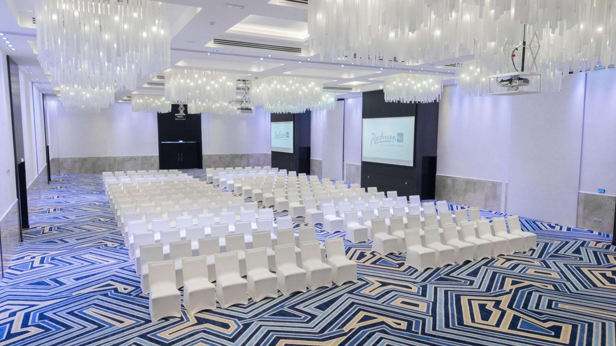 Radisson Blu Hotel & Resort, Szohár Kültér fotó The ballroom